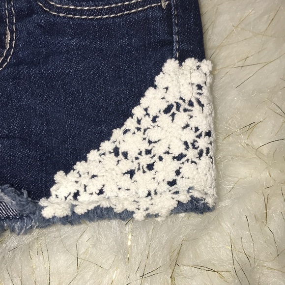 Okie Dokie lace accent jean shorts | size 3 M - Picture 2 of 6